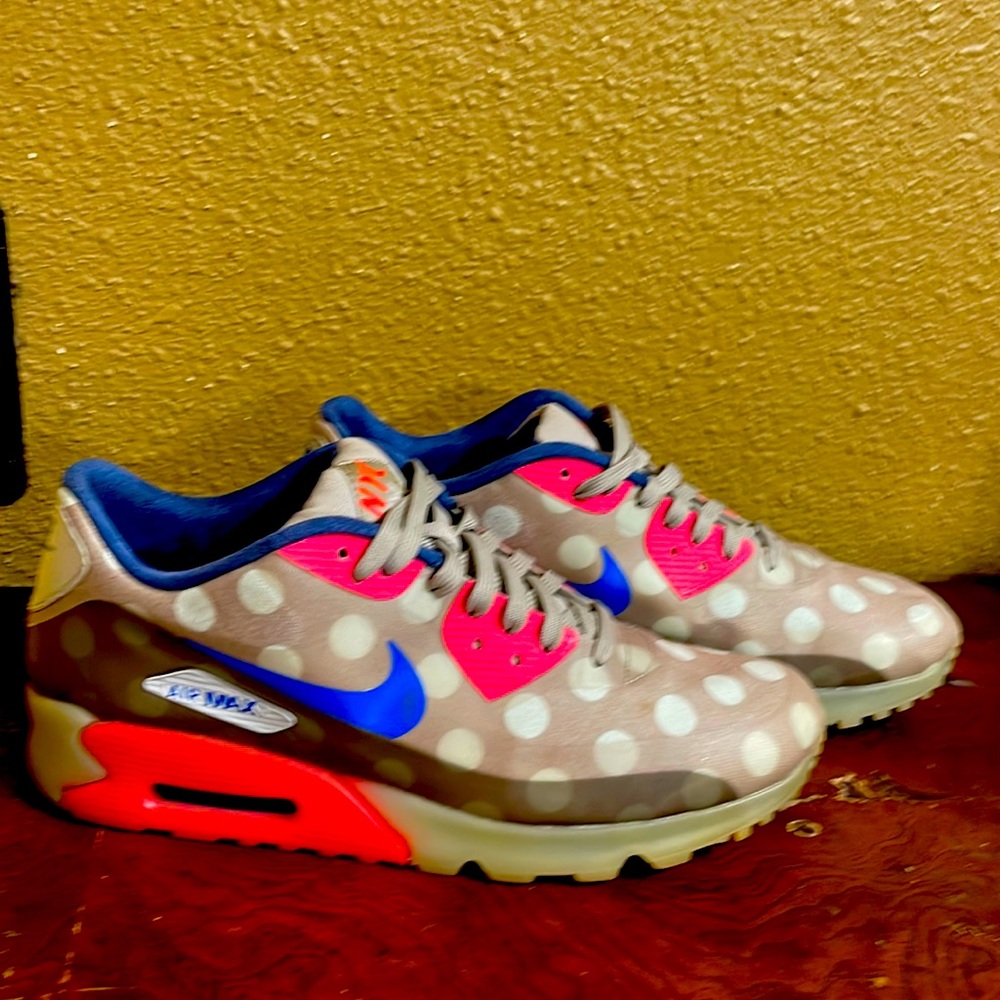 Nike air NYC edition polkadots excellent condition like new size 9 1/2 men